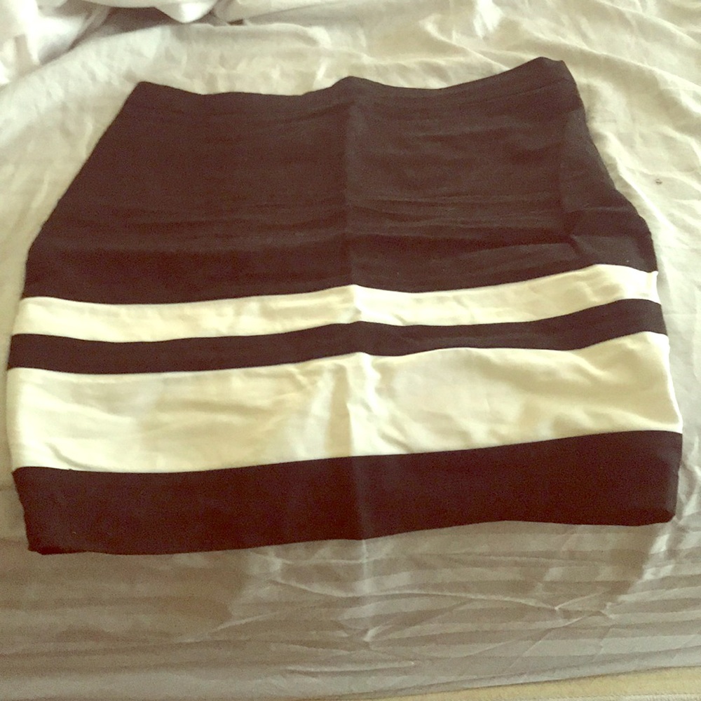 Cynthia Rowley black and white skirt. Size 4.